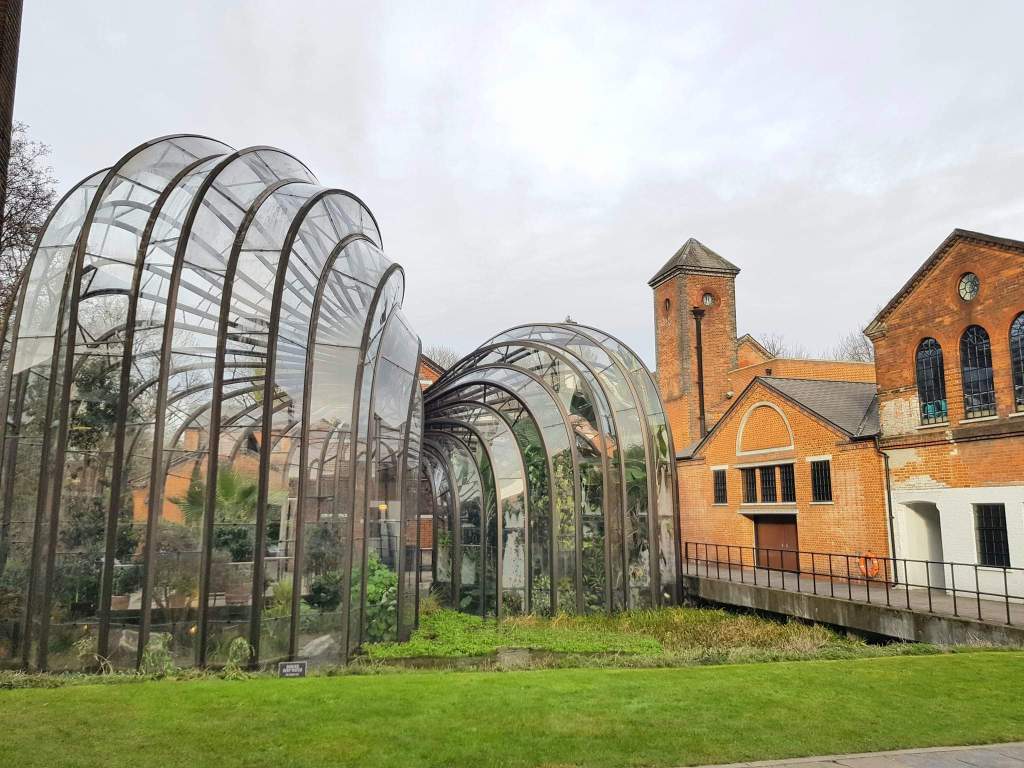 This historic tour begins with a gin and&nbsp;tonic!