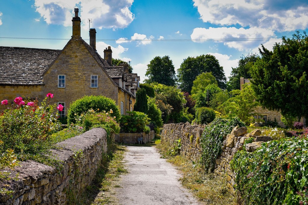 Can you live in the Cotswolds and commute to&nbsp;London?